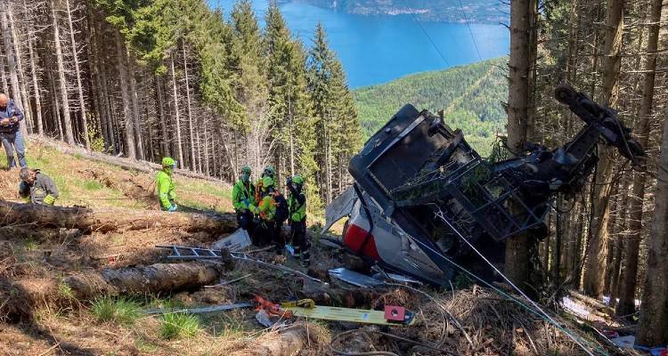 Τραγωδία στην Ιταλία: Επεσε τελεφερίκ κοντά στη λίμνη Ματζιόρε | Δεκατρείς νεκροί