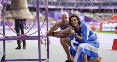 &Pi;&alpha;&rho;&alpha;&omicron;&lambda;&upsilon;&mu;&pi;&iota;&alpha;&kappa;&omicron;ί &Alpha;&gamma;ώ&nu;&epsilon;&sigmaf;: &laquo;&Kappa;ά&pi;&omicron;&iota;&omicron;&iota; &mu;&omicron;&upsilon; έ&lambda;&epsilon;&gamma;&alpha;&nu; "&tau;&iota; έ&gamma;&iota;&nu;&epsilon; &Gamma;&kappa;&alpha;&beta;έ&lambda;&alpha;; &Mu;ή&pi;&omega;&sigmaf; &tau;&epsilon;&lambda;&epsilon;ί&omega;&sigma;&epsilon;&sigmaf;, &delta;&epsilon;&nu; &mu;&pi;&omicron;&rho;&epsilon;ί&sigmaf; &nu;&alpha; &tau;&rho;έ&xi;&epsilon;&iota;&sigmaf;;" Ό&chi;&iota; &mu;ά&gamma;&kappa;&epsilon;&sigmaf;!&raquo;