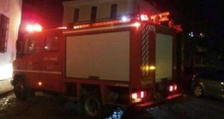 Φωτιά σε κάδο απορριμάτων τη νύχτα στη Μύρινα