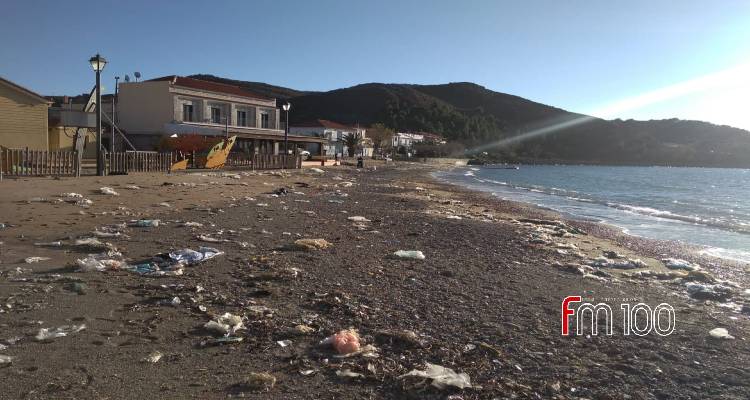 Η θάλασσα μας «επέστρεψε» ό,τι άχρηστο την «ταΐζαμε»; (photos)