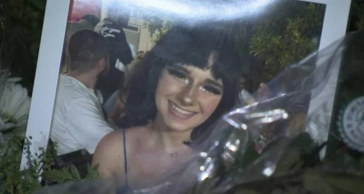 &laquo;&Tau;&rho;έ&xi;&tau;&epsilon;, &epsilon;ί&nu;&alpha;&iota; ό&lambda;&omicron;&iota; &nu;&epsilon;&kappa;&rho;&omicron;ί&raquo; - &Pi;&alpha;&nu;&iota;&kappa;ό&sigmaf; &sigma;&tau;&alpha; &pi;&rho;ώ&tau;&alpha; &tau;&eta;&lambda;&epsilon;&phi;&omega;&nu;ή&mu;&alpha;&tau;&alpha; &gamma;&iota;&alpha; &tau;&eta; &theta;&alpha;&nu;&alpha;&tau;&eta;&phi;ό&rho;&alpha; &pi;&alpha;&rho;ά&sigma;&upsilon;&rho;&sigma;&eta; &tau;&eta;&sigmaf; 17&chi;&rho;&omicron;&nu;&eta;&sigmaf; &Mu;&alpha;&rho;ί&alpha;&sigmaf; &Nu;&iota;ώ&tau;&eta; &sigma;&tau;&omicron; &Nu;&iota;&omicron;ύ &Tau;&zeta;έ&rho;&sigma;&epsilon;ϊ