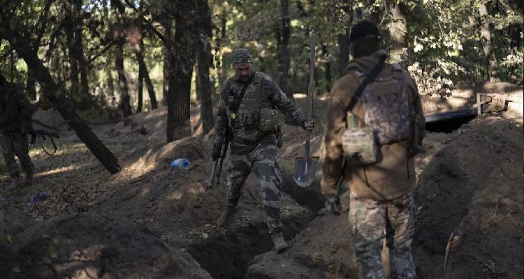 &Omicron;&upsilon;&kappa;&rho;&alpha;&nu;ί&alpha;: &Pi;&rho;&omicron; &tau;&omega;&nu; &pi;&upsilon;&lambda;ώ&nu; &eta; &mu;&epsilon;&gamma;ά&lambda;&eta; &mu;ά&chi;&eta; &gamma;&iota;&alpha; &tau;&eta; &Chi;&epsilon;&rho;&sigma;ώ&nu;&alpha; | &Tau;&iota; &tau;&rho;έ&chi;&epsilon;&iota; &mu;&epsilon; &tau;&omicron;&nu; &Pi;&omicron;ύ&tau;&iota;&nu;, &omicron;&iota; &kappa;&iota;&nu;ή&sigma;&epsilon;&iota;&sigmaf; &tau;&omega;&nu; &Omicron;&upsilon;&kappa;&rho;&alpha;&nu;ώ&nu;