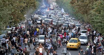 &Epsilon;&kappa;&tau;ό&sigmaf; &epsilon;&lambda;έ&gamma;&chi;&omicron;&upsilon; &eta; &kappa;&alpha;&tau;ά&sigma;&tau;&alpha;&sigma;&eta; &sigma;&tau;&omicron; &Iota;&rho;ά&nu; | &Pi;&lambda;&eta;&rho;&omicron;&phi;&omicron;&rho;ί&epsilon;&sigmaf; &gamma;&iota;&alpha; 9 &nu;&epsilon;&kappa;&rho;&omicron;ύ&sigmaf;, &laquo;&mu;&pi;&lambda;&omicron;&kappa;ά&rho;&omicron;&upsilon;&nu;&raquo; &tau;&alpha; social media