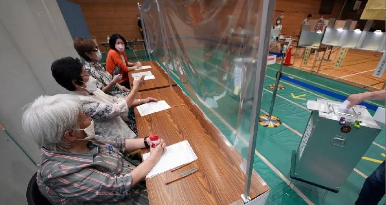 &Iota;&alpha;&pi;&omega;&nu;ί&alpha;: &Sigma;&tau;&iota;&sigmaf; &kappa;ά&lambda;&pi;&epsilon;&sigmaf; &omicron;&iota; &pi;&omicron;&lambda;ί&tau;&epsilon;&sigmaf; &sigma;&tau;&eta; &sigma;&kappa;&iota;ά &tau;&eta;&sigmaf; &delta;&omicron;&lambda;&omicron;&phi;&omicron;&nu;ί&alpha;&sigmaf; &tau;&omicron;&upsilon; &Sigma;ί&nu;&zeta;&omicron; Ά&mu;&pi;&epsilon; | &Phi;&alpha;&beta;&omicron;&rho;ί &tau;&omicron; &kappa;&upsilon;&beta;&epsilon;&rho;&nu;ώ&nu; &kappa;ό&mu;&mu;&alpha;