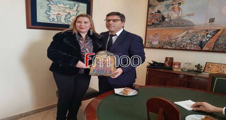 &Epsilon;. &Gamma;&epsilon;ώ&rho;&gamma;&alpha;: &laquo;&Mu;ή&nu;&upsilon;&sigma;&iota;&mu;&alpha; &tau;&alpha; ό&sigma;&alpha; &epsilon;ί&pi;&epsilon; &omicron; &Delta;ή&mu;&alpha;&rho;&chi;&omicron;&sigmaf; &gamma;&iota;&alpha; &mu;έ&nu;&alpha;&raquo; (audio)