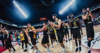 &Kappa;&alpha;&iota; &tau;ώ&rho;&alpha;... Ή&phi;&alpha;&iota;&sigma;&tau;&omicron;&sigmaf; &Lambda;ή&mu;&nu;&omicron;&upsilon; &gamma;&iota;&alpha; &tau;&eta;&nu; &Alpha;&Epsilon;&Kappa;