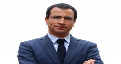 &Sigma;&tau;&eta; &Lambda;έ&sigma;&beta;&omicron; &omicron; &sigma;ύ&mu;&beta;&omicron;&upsilon;&lambda;&omicron;&sigmaf; &tau;&omicron;&upsilon; &Pi;&rho;&omega;&theta;&upsilon;&pi;&omicron;&upsilon;&rho;&gamma;&omicron;ύ &Iota;. &Pi;&iota;&pi;ί&nu;&eta;&sigmaf; | &Tau;&alpha;&xi;ί&delta;&iota; &pi;&omicron;&upsilon; &pi;&rho;&omicron;&kappa;&alpha;&lambda;&epsilon;ί &laquo;&kappa;&rho;&alpha;&delta;&alpha;&sigma;&mu;&omicron;ύ&sigmaf;&raquo;