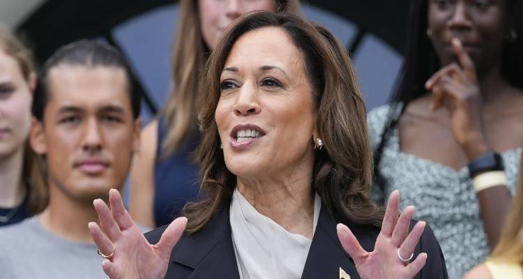 &Kappa;ά&mu;&alpha;&lambda;&alpha; &Chi;ά&rho;&iota;&sigmaf;: &Mu;&epsilon; &sigma;&kappa;&lambda;&eta;&rho;ή &epsilon;&pi;ί&theta;&epsilon;&sigma;&eta; &sigma;&tau;&omicron;&nu; &Tau;&rho;&alpha;&mu;&pi; &sigma;&tau;&eta;&nu; &pi;&rho;ώ&tau;&eta; &pi;&rho;&omicron;&epsilon;&kappa;&lambda;&omicron;&gamma;&iota;&kappa;ή &tau;&eta;&sigmaf; &omicron;&mu;&iota;&lambda;ί&alpha; -&Pi;ώ&sigmaf; &tau;&omicron;&nu; &chi;&tau;ύ&pi;&eta;&sigma;&epsilon;