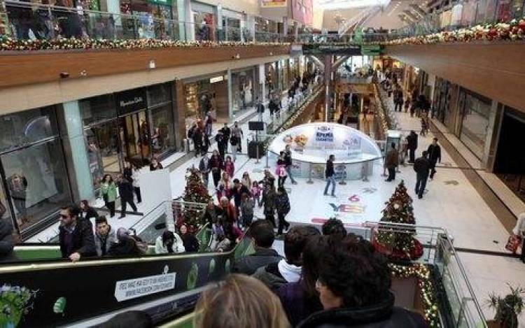&Tau;έ&sigma;&sigma;&epsilon;&rho;&alpha; ά&tau;&omicron;&mu;&alpha; &beta;&lambda;έ&pi;&epsilon;&iota; &sigma;&tau;&iota;&sigmaf; &kappa;ά&mu;&epsilon;&rho;&epsilon;&sigmaf; &tau;&omicron;&upsilon; Mall &eta; &alpha;&nu;&tau;&iota;&tau;&rho;&omicron;&mu;&omicron;&kappa;&rho;&alpha;&tau;&iota;&kappa;ή