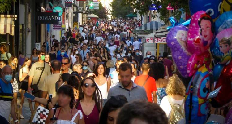 Από σήμερα κλείνουν ραντεβού για εμβόλιο οι έφηβοι 15 -17 ετών | Τα στοιχεία για τους εμβολιασμούς, ποιοι οδηγούν την κούρσα