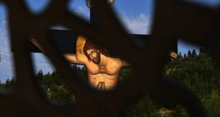 &Mu;&epsilon;&gamma;ά&lambda;&eta; &Pi;έ&mu;&pi;&tau;&eta;: &Sigma;ή&mu;&epsilon;&rho;&omicron;&nu; &kappa;&rho;&epsilon;&mu;ά&tau;&alpha;&iota; &epsilon;&pi;ί &xi;ύ&lambda;&omicron;&upsilon; | &Eta; &sigma;&tau;&alpha;ύ&rho;&omega;&sigma;&eta;