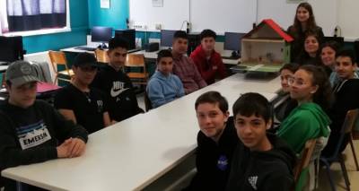 &Epsilon;&nu;&tau;&upsilon;&pi;&omega;&sigma;&iota;ά&zeta;&epsilon;&iota; &xi;&alpha;&nu;ά &tau;&omicron; &Gamma;&upsilon;&mu;&nu;ά&sigma;&iota;&omicron; &Lambda;&iota;&beta;&alpha;&delta;&omicron;&chi;&omega;&rho;ί&omicron;&upsilon;: &Gamma;&nu;&omega;&rho;ί&sigma;&tau;&epsilon; &tau;&omicron; &laquo;&pi;&rho;ά&sigma;&iota;&nu;&omicron;&raquo; &sigma;&pi;ί&tau;&iota; &tau;&omega;&nu; &mu;&alpha;&theta;&eta;&tau;ώ&nu; &tau;&omicron;&upsilon;&raquo;