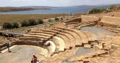 &Sigma;&upsilon;&nu;&alpha;&nu;&tau;ώ&nu;&tau;&alpha;&sigmaf; &tau;&eta;&nu; &Iota;&tau;&alpha;&lambda;&iota;&kappa;ή &Alpha;&rho;&chi;&alpha;&iota;&omicron;&lambda;&omicron;&gamma;&iota;&kappa;ή &Sigma;&chi;&omicron;&lambda;ή &Alpha;&theta;&eta;&nu;ώ&nu; &sigma;&tau;&eta; &Lambda;ή&mu;&nu;&omicron;