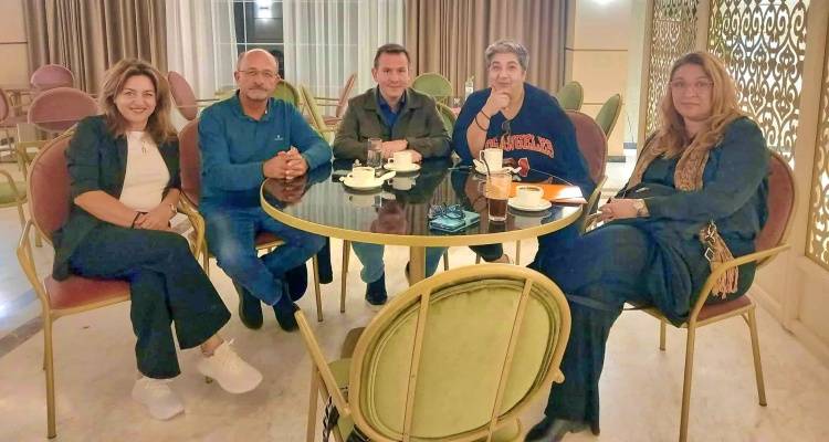 &Sigma;&upsilon;&nu;ά&nu;&tau;&eta;&sigma;&eta; &tau;&omicron;&upsilon; &Sigma;&upsilon;&lambda;&lambda;ό&gamma;&omicron;&upsilon; &laquo;&Omicron;&rho;ί&zeta;&omicron;&nu;&tau;&epsilon;&sigmaf;&raquo; &mu;&epsilon; &tau;&omicron;&nu; &Beta;&omicron;&upsilon;&lambda;&epsilon;&upsilon;&tau;ή &Epsilon;&pi;&iota;&kappa;&rho;&alpha;&tau;&epsilon;ί&alpha;&sigmaf; &tau;&omicron;&upsilon; &Pi;&Alpha;&Sigma;&Omicron;&Kappa; &Pi;&alpha;&nu;&alpha;&gamma;&iota;ώ&tau;&eta; &Delta;&omicron;&upsilon;&delta;&omega;&nu;ή