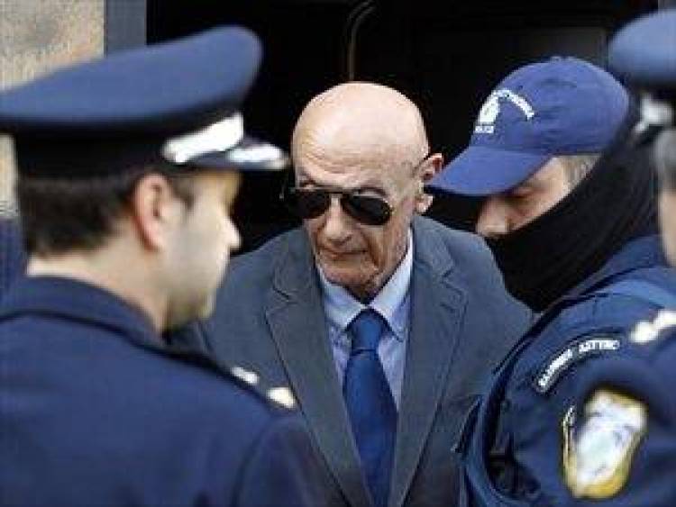 &laquo;&Omicron; Ά&kappa;&eta;&sigmaf; &xi;ό&delta;&epsilon;&psi;&epsilon; 2,5 &epsilon;&kappa;. &gamma;&iota;&alpha; &tau;&eta; &beta;&omicron;&upsilon;&lambda;&epsilon;&upsilon;&tau;&iota;&kappa;ή &alpha;&sigma;&upsilon;&lambda;ί&alpha;&raquo;