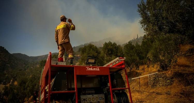 &Phi;&omega;&tau;&iota;ά &sigma;&tau;&eta;&nu; &Xi;&eta;&rho;&omicron;&nu;&omicron;&mu;ή &Beta;&omicron;&iota;&omega;&tau;ί&alpha;&sigmaf;, 112 &gamma;&iota;&alpha; &epsilon;&kappa;&kappa;έ&nu;&omega;&sigma;&eta; -&Tau;&rho;ί&tau;&eta; &eta;&mu;έ&rho;&alpha; &mu;ά&chi;&eta;&sigmaf; &sigma;&tau;&omicron; &Rho;έ&theta;&upsilon;&mu;&nu;&omicron;, &delta;ύ&omicron; &mu;έ&tau;&omega;&pi;&alpha; &sigma;&tau;&omicron;&nu; &Phi;&lambda;ό&kappa;&alpha; &Alpha;&chi;&alpha;ΐ&alpha;&sigmaf;
