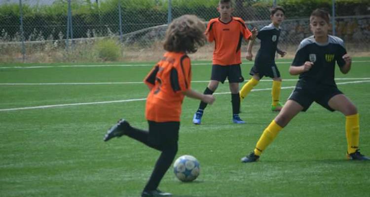 &Eta; &Alpha;&kappa;&alpha;&delta;&eta;&mu;ί&alpha; &Phi;&iota;&lambda;&omicron;&kappa;&tau;ή&tau;&eta; &Kappa;&omicron;&nu;&tau;&iota;ά &alpha;&nu;&alpha;&nu;&epsilon;ώ&nu;&epsilon;&tau;&alpha;&iota; &kappa;&alpha;&iota; &pi;&rho;&omicron;&sigma;&kappa;&alpha;&lambda;&epsilon;ί &tau;&alpha; &pi;&alpha;&iota;&delta;&iota;ά &tau;&eta;&sigmaf; &Lambda;ή&mu;&nu;&omicron;&upsilon; &sigma;&tau;&eta;&nu; &pi;&omicron;&delta;&omicron;&sigma;&phi;&alpha;&iota;&rho;&iota;&kappa;ή &tau;&eta;&sigmaf; &omicron;&iota;&kappa;&omicron;&gamma;έ&nu;&epsilon;&iota;&alpha;