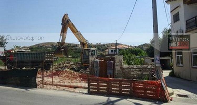 Κατεδαφίστηκε το Χάνι της Μύρινας (photos)