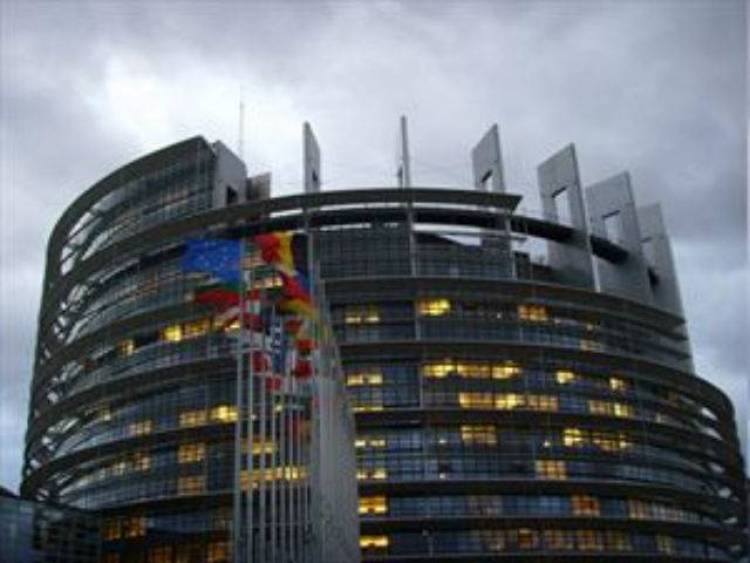 &Epsilon;&upsilon;&rho;&omega;&epsilon;&kappa;&lambda;&omicron;&gamma;έ&sigmaf;: &Epsilon;&kappa;&lambda;&omicron;&gamma;ή &mu;&epsilon; &sigma;&tau;&alpha;&upsilon;&rho;ό, &alpha;&nu;&tau;ί &lambda;ί&sigma;&tau;&alpha;&sigmaf;