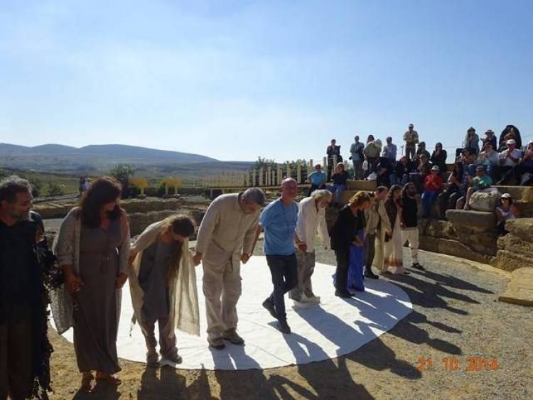 Ο «Οιδίποδας» από το Αρχαίο Θέατρο Ηφαιστείας  στον Fm 100 (mp3 + photos)