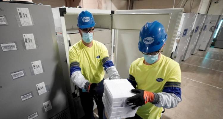 &Epsilon;&mu;&beta;ό&lambda;&iota;&omicron;: &Pi;ό&tau;&epsilon; έ&rho;&chi;&omicron;&nu;&tau;&alpha;&iota; &omicron;&iota; &pi;&rho;ώ&tau;&epsilon;&sigmaf; &delta;ό&sigma;&epsilon;&iota;&sigmaf; &sigma;&tau;&eta;&nu; &Epsilon;&lambda;&lambda;ά&delta;&alpha; | &Tau;&omicron; &sigma;&chi;έ&delta;&iota;&omicron; &laquo;&Iota;&pi;&pi;&omicron;&kappa;&rho;ά&tau;&eta;&sigmaf;&raquo; &gamma;&iota;&alpha; &tau;&eta; &phi;ύ&lambda;&alpha;&xi;ή &tau;&omicron;&upsilon;&sigmaf;