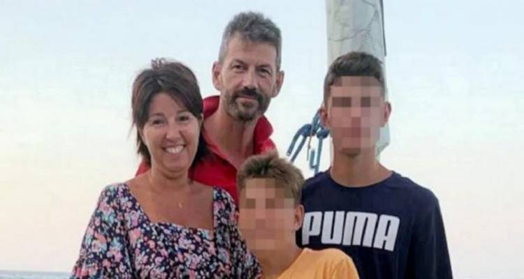 &Iota;&tau;&alpha;&lambda;ί&alpha;: &laquo;Ή&theta;&epsilon;&lambda;&alpha; &nu;&alpha; &alpha;&pi;&omicron;&kappa;&omicron;&pi;ώ &alpha;&pi;ό &tau;&eta;&nu; &omicron;&iota;&kappa;&omicron;&gamma;έ&nu;&epsilon;&iota;ά &mu;&omicron;&upsilon;&raquo;, &lambda;έ&epsilon;&iota; &omicron; 17&chi;&rho;&omicron;&nu;&omicron;&sigmaf; &pi;&omicron;&upsilon; έ&sigma;&phi;&alpha;&xi;&epsilon; &tau;&omicron;&upsilon;&sigmaf; &gamma;&omicron;&nu;&epsilon;ί&sigmaf; &kappa;&alpha;&iota; &tau;&omicron;&nu; &alpha;&delta;&epsilon;&lambda;&phi;ό &tau;&omicron;&upsilon;