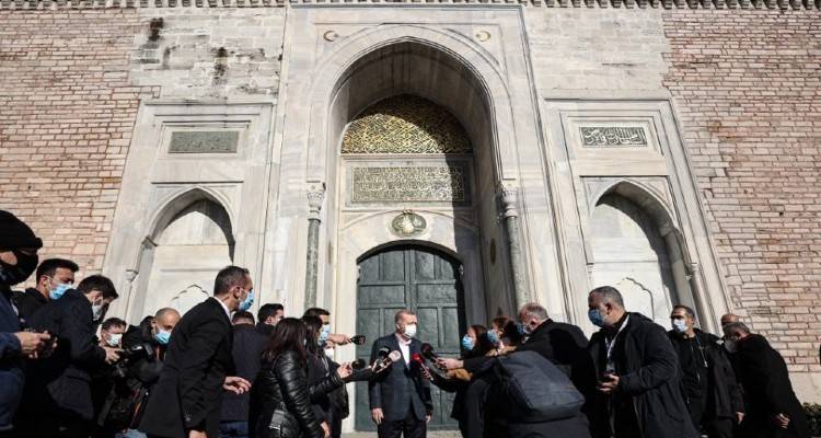 Ερντογάν: Με εμπρηστικές δηλώσεις η πρώτη προσευχή του στην Αγία Σοφία