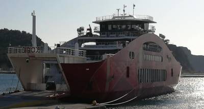 &Lambda;ή&mu;&nu;&omicron;&sigmaf;: Ή&rho;&theta;&epsilon;, &epsilon;&nu;&tau;&upsilon;&pi;&omega;&sigma;ί&alpha;&sigma;&epsilon; &kappa;&alpha;&iota; έ&phi;&upsilon;&gamma;&epsilon; (photos)