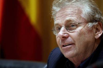 &Nu;&tau;&alpha;&nu;&iota;έ&lambda; &Kappa;&omicron;&nu; &Mu;&pi;&epsilon;&tau;ί&tau;: &laquo;&Theta;έ&lambda;&omega; &nu;&alpha; &kappa;&alpha;&tau;&epsilon;&beta;ώ &upsilon;&pi;&omicron;&psi;ή&phi;&iota;&omicron;&sigmaf; &mu;&epsilon; &tau;&omicron;&upsilon;&sigmaf; Έ&lambda;&lambda;&eta;&nu;&epsilon;&sigmaf; &Omicron;&iota;&kappa;&omicron;&lambda;ό&gamma;&omicron;&upsilon;&sigmaf; &sigma;&tau;&iota;&sigmaf; &Epsilon;&upsilon;&rho;&omega;&epsilon;&kappa;&lambda;&omicron;&gamma;έ&sigmaf;&raquo;