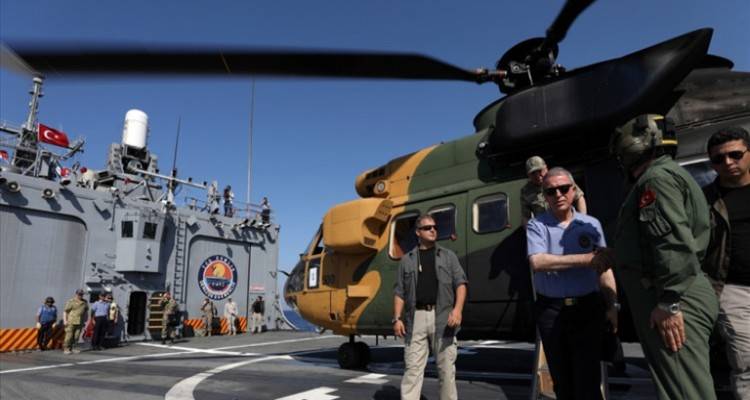 Τουρκία: Ο Ακάρ προκαλεί και από φρεγάτα ανοιχτά της Κύπρου | Μπαράζ απειλών