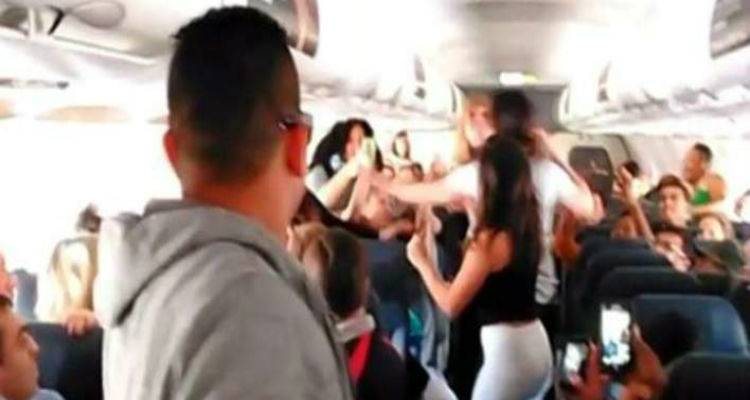 &Mu;&iota;&alpha; &laquo;&tau;&rho;&epsilon;&lambda;ή&raquo; &pi;&tau;ή&sigma;&eta;: &Mu;&pi;&omicron;&upsilon;&nu;&iota;έ&sigmaf; &kappa;&alpha;&iota; &kappa;&lambda;&omega;&tau;&sigma;&iota;έ&sigmaf; &alpha;&nu;ά&mu;&epsilon;&sigma;&alpha; &sigma;&epsilon; &gamma;&upsilon;&nu;&alpha;ί&kappa;&epsilon;&sigmaf; &mu;&epsilon; &alpha;&phi;&omicron;&rho;&mu;ή &delta;&upsilon;&nu;&alpha;&tau;ή &mu;&omicron;&upsilon;&sigma;&iota;&kappa;ή (video)