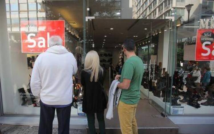 Ξεκινούν τη Δευτέρα 13 Ιανουαρίου οι χειμερινές εκπτώσεις