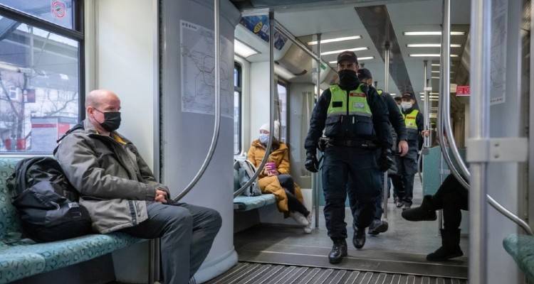 Μετάλλαξη Ομικρον: Σε «light lockdown» η Γερμανία