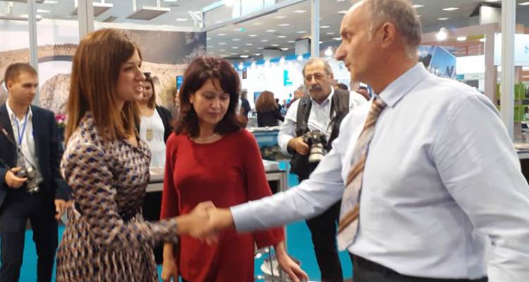 Ο Έπαρχος Λήμνου με τη βουλευτή του ΣΥΡΙΖΑ Κατερίνα Νοτοπούλου στη «Philoxenia».