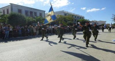 &Mu;&epsilon; &mu;&omicron;&nu;&alpha;&delta;&iota;&kappa;ή &lambda;&alpha;&mu;&pi;&rho;ό&tau;&eta;&tau;&alpha; &epsilon;&omicron;&rho;&tau;ά&sigma;&tau;&eta;&kappa;&epsilon; &eta; 104&eta; &epsilon;&pi;έ&tau;&epsilon;&iota;&omicron;&sigmaf; &alpha;&pi;&epsilon;&lambda;&epsilon;&upsilon;&theta;έ&rho;&omega;&sigma;&eta;&sigmaf; &tau;&eta;&sigmaf; &Lambda;ή&mu;&nu;&omicron;&upsilon; (photos)