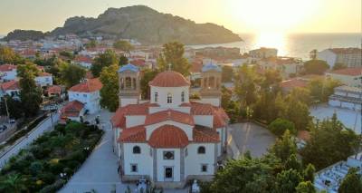 &Phi;&omega;&tau;&omicron;: &Delta;&eta;&mu;ή&tau;&rho;&eta;&sigmaf; &Epsilon;&lambda;&epsilon;&upsilon;&theta;&epsilon;&rho;ά&kappa;&eta;&sigmaf;