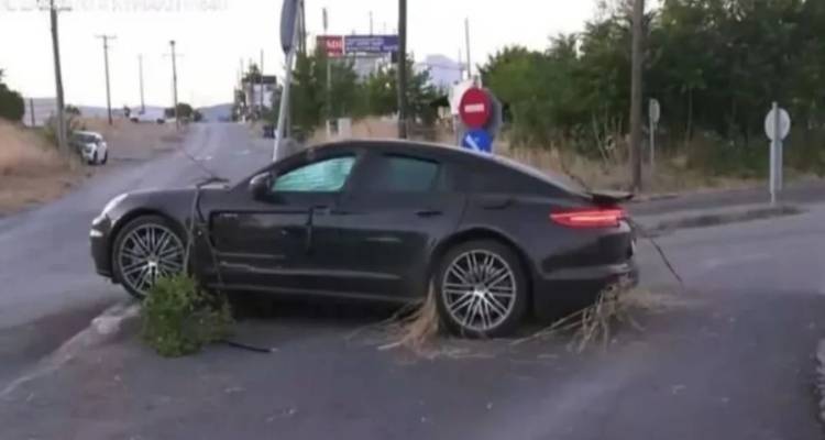 &Theta;&epsilon;&sigma;&sigma;&alpha;&lambda;&omicron;&nu;ί&kappa;&eta;: Porsche &pi;&omicron;&upsilon; έ&tau;&rho;&epsilon;&chi;&epsilon; &mu;&epsilon; &iota;&lambda;&iota;&gamma;&gamma;&iota;ώ&delta;&eta; &tau;&alpha;&chi;ύ&tau;&eta;&tau;&alpha; &epsilon;&mu;&beta;ό&lambda;&iota;&sigma;&epsilon; &Iota;&Chi; -&Omicron; &omicron;&delta;&eta;&gamma;ό&sigmaf; &tau;&eta;&sigmaf; έ&sigma;&pi;&alpha;&sigma;&epsilon; &tau;&eta;&nu; &eta;&lambda;&iota;&omicron;&rho;&omicron;&phi;ή &kappa;&alpha;&iota; &delta;&iota;έ&phi;&upsilon;&gamma;&epsilon;, &delta;ύ&omicron; &tau;&rho;&alpha;&upsilon;&mu;&alpha;&tau;ί&epsilon;&sigmaf;