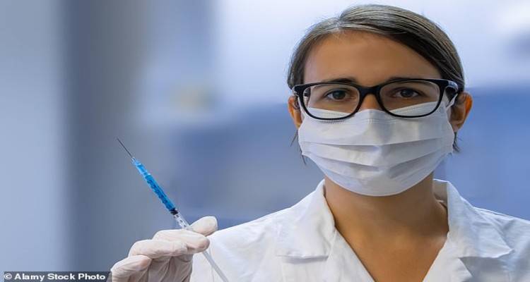 Βρετανία – Κορονοϊός : “Οι εμβολιασμένοι πιθανό να μεταδίδουν τον ιό” , επισημαίνει ο καθ. Τζόναθαν Βαν- Ταμ