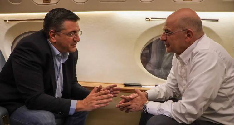 Απόστολος Τζιτζικώστας: Στην Ελλάδα μετά το μπλόκο των Τούρκων - Τον παρέλαβε με αεροσκάφος από τη Σμύρνη ο Δένδιας