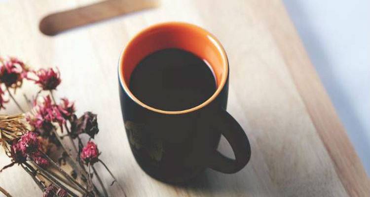 Γιατί δεν πρέπει να πίνετε καφέ με άδειο στομάχι
