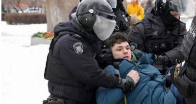 &Theta;&rho;ί&lambda;&epsilon;&rho; &mu;&epsilon; &tau;&eta; &sigma;&omicron;&rho;ό &tau;&omicron;&upsilon; &Nu;&alpha;&beta;ά&lambda;&nu;&iota;: &Eta; &mu;&eta;&tau;έ&rho;&alpha; &tau;&omicron;&upsilon; &delta;&epsilon;&nu; &tau;&eta;&nu; &beta;&rho;ή&kappa;&epsilon; &sigma;&tau;&omicron; &nu;&epsilon;&kappa;&rho;&omicron;&tau;&omicron;&mu;&epsilon;ί&omicron; &pi;&omicron;&upsilon; &tau;&eta;&sigmaf; &upsilon;&pi;έ&delta;&epsilon;&iota;&xi;&alpha;&nu; | &Delta;&epsilon;&kappa;ά&delta;&epsilon;&sigmaf; &sigma;&upsilon;&lambda;&lambda;ή&psi;&epsilon;&iota;&sigmaf; &sigma;&tau;&eta; &Rho;&omega;&sigma;ί&alpha; - &Beta;ί&nu;&tau;&epsilon;&omicron;