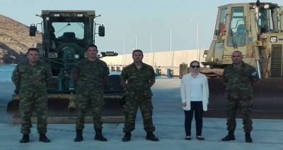 E&rho;&gamma;&alpha;&sigma;ί&epsilon;&sigmaf; &sigma;&tau;&omicron;&nu; Ά&gamma;&iota;&omicron; &Epsilon;&upsilon;&sigma;&tau;&rho;ά&tau;&iota;&omicron; &mu;&epsilon; &tau;&eta; &beta;&omicron;ή&theta;&epsilon;&iota;&alpha; &tau;&omicron;&upsilon; &Sigma;&tau;&rho;&alpha;&tau;&omicron;ύ