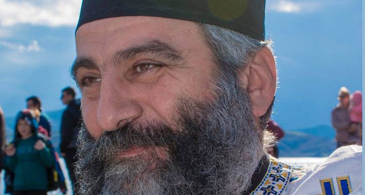 &Pi;.&Nu;&epsilon;&kappa;&tau;ά&rho;&iota;&omicron;&sigmaf; &Mu;&pi;&omicron;&upsilon;&lambda;&iota;&tau;&sigma;ά&kappa;&eta;&sigmaf;: &laquo;&Sigma;&pi;&omicron;&upsilon;&delta;&alpha;ί&omicron; &tau;&omicron; έ&rho;&gamma;&omicron; &pi;&omicron;&upsilon; &pi;&rho;&omicron;&sigma;&phi;έ&rho;&epsilon;&iota; &omicron; &Epsilon;&rho;&upsilon;&theta;&rho;ό&sigmaf; &Sigma;&tau;&alpha;&upsilon;&rho;ό&sigmaf;. &Delta;&upsilon;&sigma;&tau;&upsilon;&chi;ώ&sigmaf; &sigma;&tau;&eta;&nu; &epsilon;&pi;&omicron;&chi;ή &mu;&alpha;&sigmaf; &chi;ά&nu;&omicron;&nu;&tau;&alpha;&iota; ά&nu;&theta;&rho;&omega;&pi;&omicron;&iota; &sigma;&epsilon; &pi;&lambda;&alpha;&tau;&epsilon;ί&epsilon;&sigmaf; &gamma;&epsilon;&mu;ά&tau;&epsilon;&sigmaf; &kappa;ό&sigma;&mu;&omicron;&raquo;