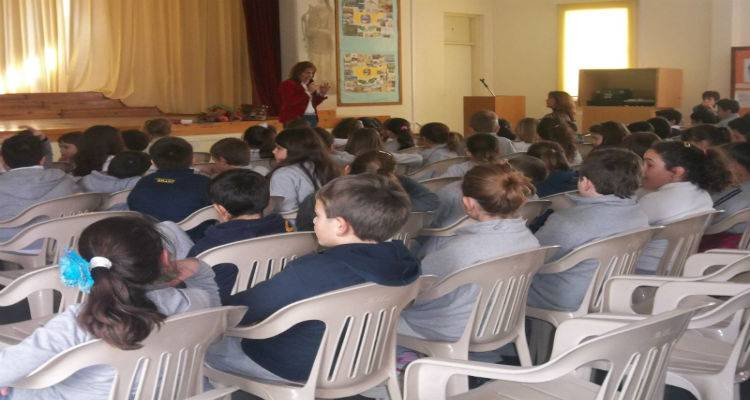 &Sigma;ύ&lambda;&lambda;&omicron;&gamma;&omicron;&sigmaf; &Epsilon;&kappa;&pi;&alpha;&iota;&delta;&epsilon;&upsilon;&tau;&iota;&kappa;ώ&nu; &Lambda;ή&mu;&nu;&omicron;&upsilon;: &laquo;&Kappa;&alpha;&mu;ί&alpha; &sigma;&upsilon;&mu;&mu;&epsilon;&tau;&omicron;&chi;ή &sigma;&tau;&omicron; &pi;&rho;ό&gamma;&rho;&alpha;&mu;&mu;&alpha; &Epsilon;.&Upsilon;. &Zeta;&Eta;.&Nu;&raquo;