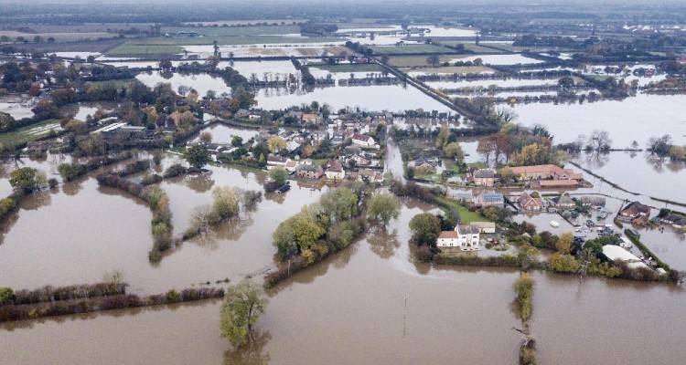 Βρετανία : Πολλά τα προβλήματα μετά την καταιγίδα Ντένις