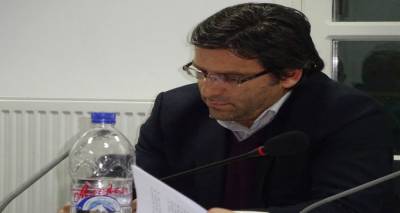 &Delta;ή&mu;&alpha;&rho;&chi;&omicron;&sigmaf; &Lambda;ή&mu;&nu;&omicron;&upsilon;: &laquo;&Tau;&omicron; &pi;&rho;&omicron;&sigma;&phi;&upsilon;&gamma;&iota;&kappa;ό &mu;&alpha;&sigmaf; &chi;&tau;ύ&pi;&eta;&sigma;&epsilon; &tau;&eta;&nu; &pi;ό&rho;&tau;&alpha;&raquo; | &Epsilon;&pi;ί &pi;&omicron;&delta;ό&sigmaf; &omicron;&iota; &alpha;&rho;&chi;έ&sigmaf; &tau;&omicron;&upsilon; &nu;&eta;&sigma;&iota;&omicron;ύ