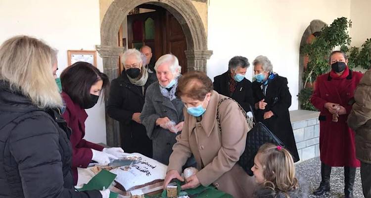 &Lambda;ή&mu;&nu;&omicron;&sigmaf;: &Mu;έ&gamma;&alpha;&sigmaf; &Pi;&alpha;&nu;&eta;&gamma;&upsilon;&rho;&iota;&kappa;ό&sigmaf; &Epsilon;&sigma;&pi;&epsilon;&rho;&iota;&nu;ό&sigmaf; &kappa;&alpha;&iota; &kappa;&omicron;&pi;ή &pi;ί&tau;&alpha;&sigmaf; &sigma;&tau;&eta;&nu; &Kappa;&omicron;&iota;&nu;ό&tau;&eta;&tau;&alpha; &Kappa;&alpha;&lambda;&lambda;&iota;&theta;έ&alpha;&sigmaf;