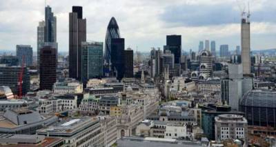 Bank-exit: &Phi;&epsilon;ύ&gamma;&omicron;&upsilon;&nu; &alpha;&pi;ό &tau;&omicron; &Lambda;&omicron;&nu;&delta;ί&nu;&omicron;  &omicron;&iota; &mu;&epsilon;&gamma;ά&lambda;&epsilon;&sigmaf; &epsilon;&pi;&epsilon;&nu;&delta;&upsilon;&tau;&iota;&kappa;έ&sigmaf; &tau;&rho;ά&pi;&epsilon;&zeta;&epsilon;&sigmaf;