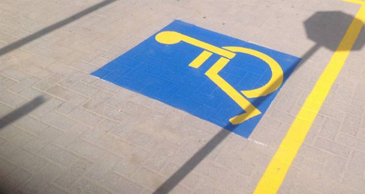 Ιδιωτικά πάρκινγκ με διαγράμμιση για ΑμεΑ τώρα και… στο σπίτι σας
