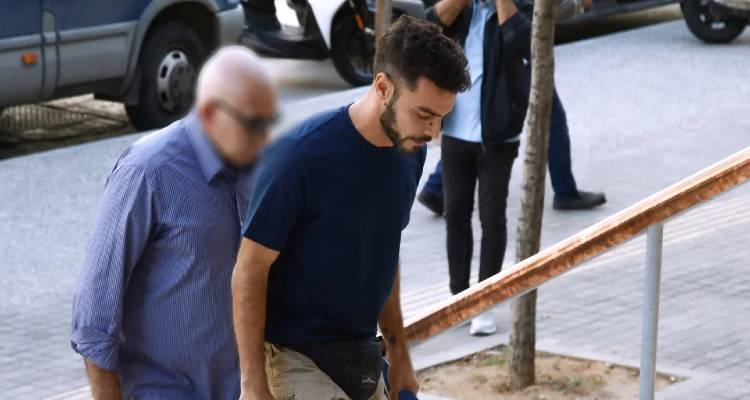 &Theta;&epsilon;&sigma;&sigma;&alpha;&lambda;&omicron;&nu;ί&kappa;&eta;: &Pi;&omicron;&iota;&nu;ή &phi;&upsilon;&lambda;ά&kappa;&iota;&sigma;&eta;&sigmaf; 15 &mu;&eta;&nu;ώ&nu; &sigma;&tau;&omicron;&nu; &alpha;&rho;&nu;&eta;&tau;ή &pi;&alpha;&tau;έ&rho;&alpha; -&Zeta;&eta;&tau;&omicron;ύ&sigma;&epsilon; 2,7 &epsilon;&kappa;&alpha;&tau;. &epsilon;&upsilon;&rho;ώ &alpha;&pi;ό &tau;&eta; &delta;&iota;&epsilon;&upsilon;&theta;ύ&nu;&tau;&rho;&iota;&alpha; &tau;&omicron;&upsilon; &sigma;&chi;&omicron;&lambda;&epsilon;ί&omicron;&upsilon;